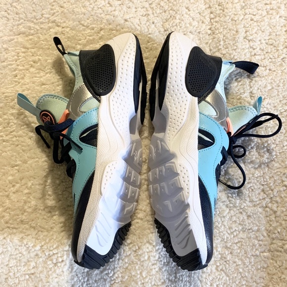 NWOT Nike Huarache E.D.G.E. Shoes- size 7Y boys - Picture 3 of 8